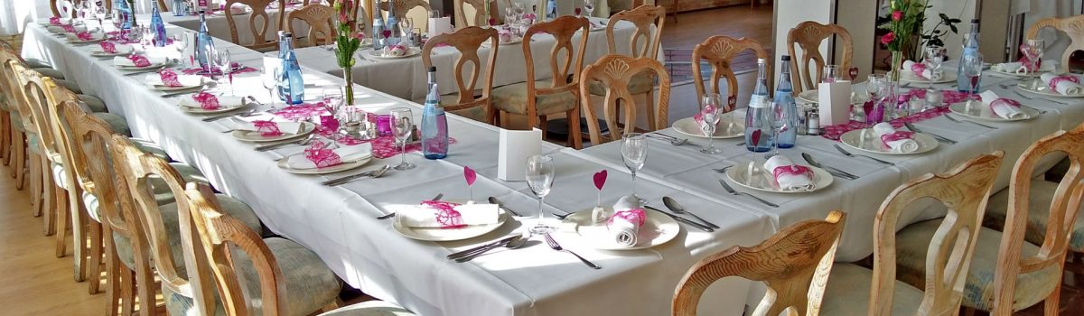 U-Tafel eingedeckt
